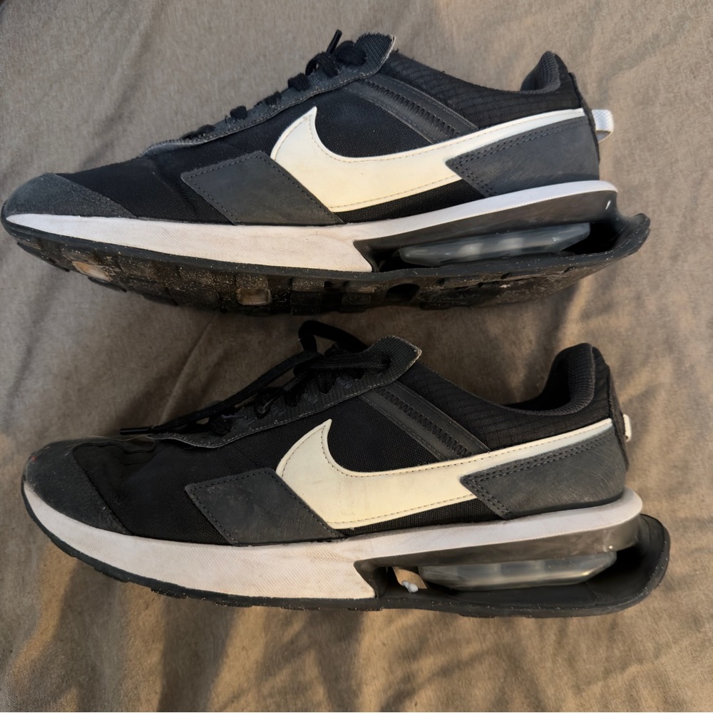 Nike Men's Black and Gray Sneakers